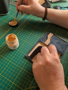 Application finition teinture de tranche